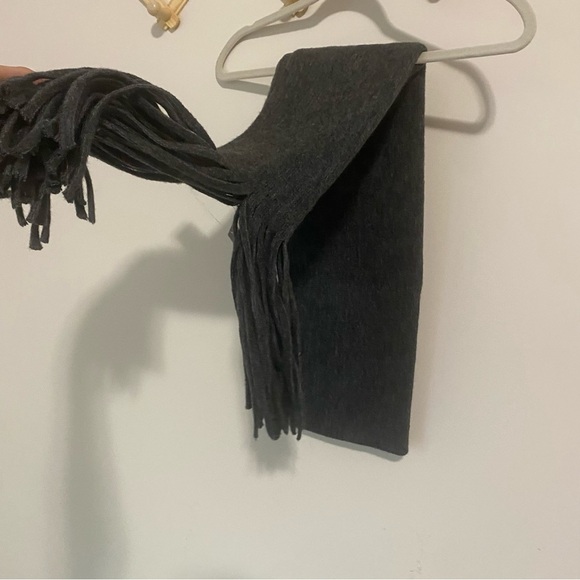 NWT Lucky Brand Gray Soft Scarf with Fringe/Tassel Ends - Picture 6 of 6